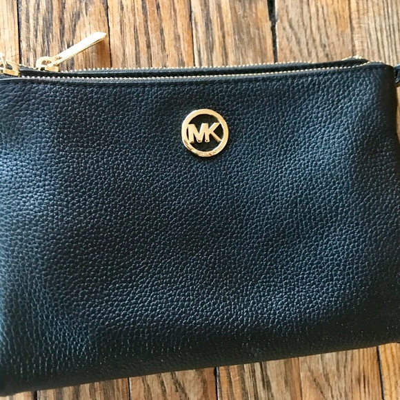 Michael Kors Handbags - Michael Kors Crossbody Purse